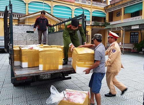 Bắt giữ xe tải chở hơn 1,2 tấn nội tạng không rõ nguồn gốc