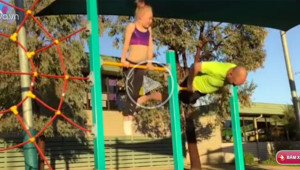 Hài hước ông bố cùng tập nhào lộn với con gái