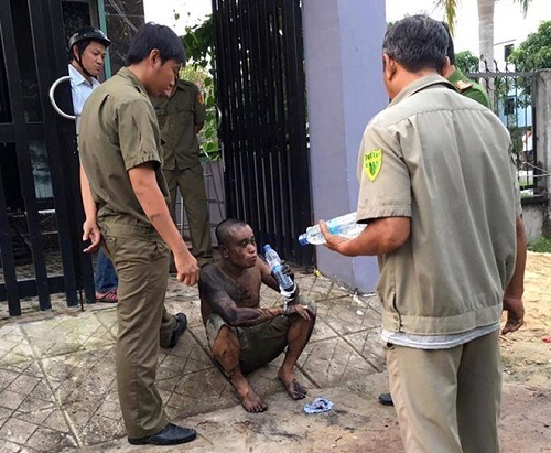 Người đàn ông nghi ngáo đá phóng hỏa đốt nhà lúc rạng sáng