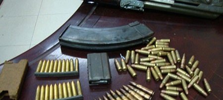 Bị bắt quả tang khi ghi đề, hai cha con chém trọng thương công an