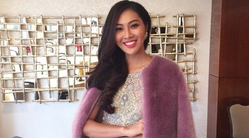 Diệu Ngọc tự tin giao lưu bằng tiếng anh trên fanpage của Miss World 2016