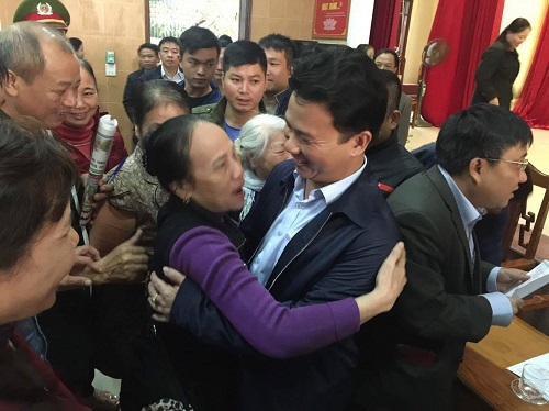 Chủ tịch tỉnh Hà Tĩnh làm nức lòng hàng trăm bà con tiểu thương