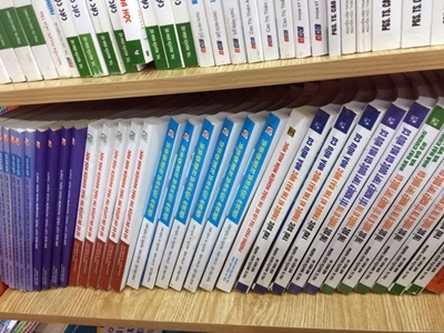 Kiểm điểm cán bộ Bộ GD-ĐT viết tài liệu ôn thi THPT quốc gia