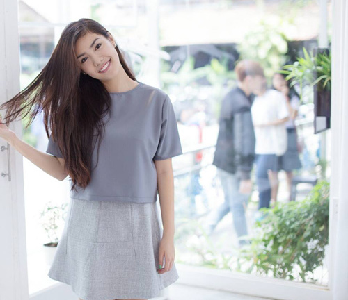 Gợi ý mẹo chọn váy đẹp cho người chân to