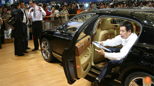 Trung Quốc tăng 10% thuế đối với “siêu xe”