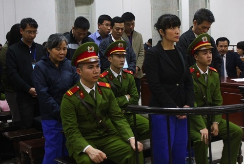 Hàng loạt cựu cán bộ trong 