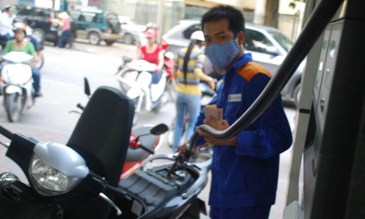 Tổng công ty dầu Việt Nam giảm giá xăng dầu