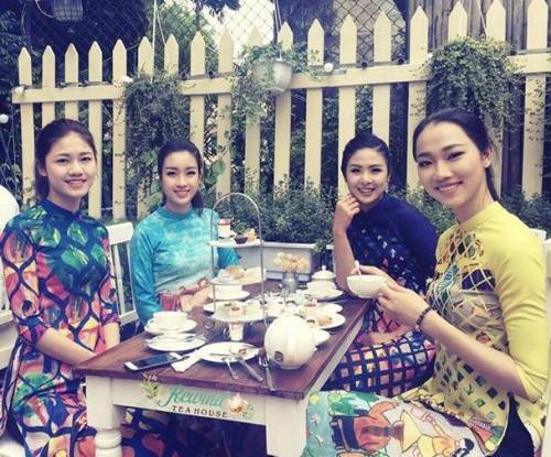 Quán Trà Anh siêu xinh hút loạt hoa hậu, hot girl và người nổi tiếng ở Hà Thành 