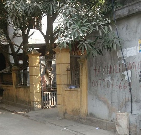 Bắc Ninh: Chồng giết vợ rồi lên nóc nhà cố thủ