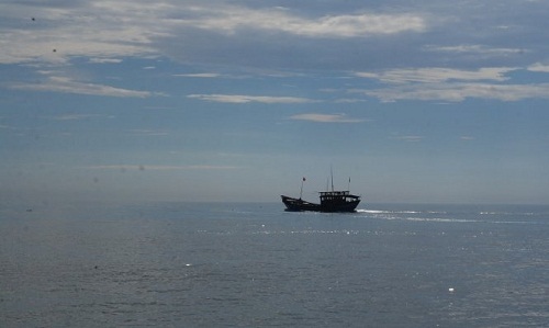 Tìm thấy tàu chìm trên vùng biển Quảng Ngãi, 4 ngư dân vẫn