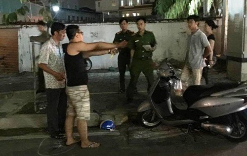 Sau va chạm giao thông, thanh niên rút dao đâm 4 người thương vong