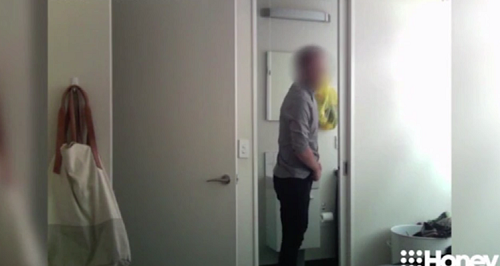 Gã đàn ông 'biến thái' dùng trộm bàn chải đánh răng để chải 'vùng kín'