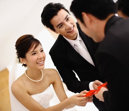 Khốn khổ vì gửi phong bì cưới, mất bạn, bị ăn chặn đủ đường