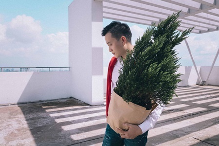 Lương Mạnh Hải điển trai, thư sinh trong bộ hình Giáng sinh