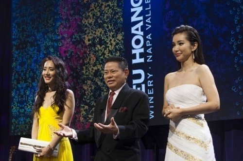 Bí ẩn về người vợ xinh đẹp của “bạn trai tin đồn” Ngọc Trinh