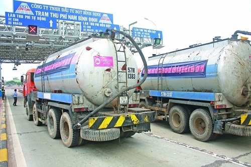 Bức xúc ra chặn đường, xử tội gì?