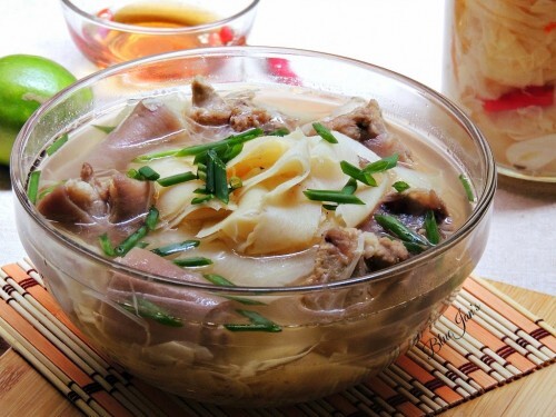Mách các mẹ cách làm sạch xương bò cực nhanh cho món ăn ngày tết