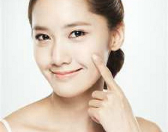 Cách dùng kem tẩy trang đúng cách cho bạn gái