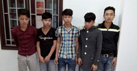 Đuổi đánh nhân viên trạm gác đường sắt vì… hạ rào chắn