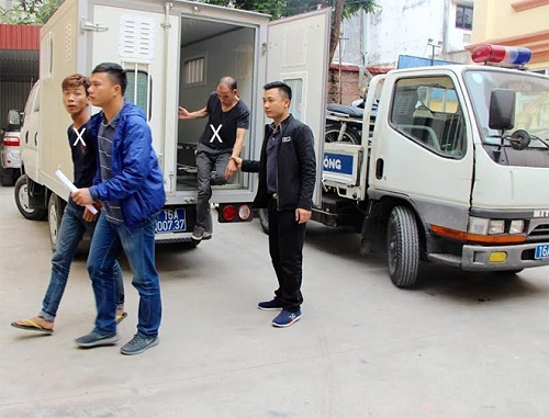 Bắt 2 thanh niên mang gậy sắt đi cướp xe máy