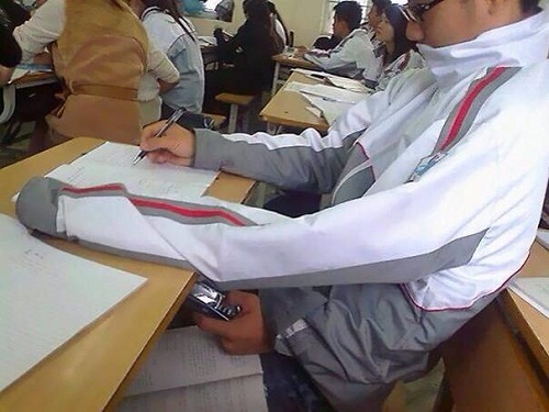 Muôn vàn cách đưa phao vào phòng thi khiến giám thị hóa điên
