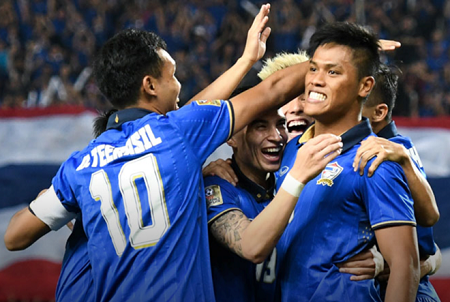 Thái Lan vô địch AFF Cup 2016: Nhìn người ta sung sướng