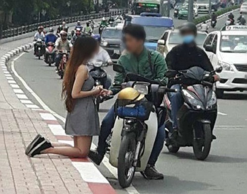 Cái kết của cô gái quỳ giữa đường xin bạn trai nhận đứa con trong bụng