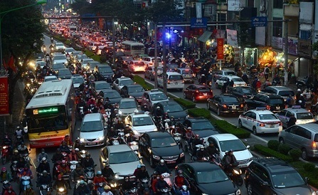 Hà Nội nghiên cứu đề án thu phí ô tô vào nội đô