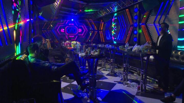 Đột kích quán karaoke, phát hiện 18 thanh niên dương tính với ma túy
