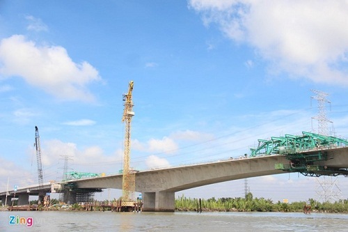 Hợp long cầu Sông Chà trên cao tốc Bến Lức - Long Thành