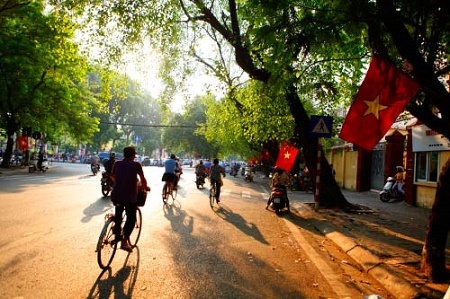 Dự báo thời tiết ngày mai 24/12: Bắc Bộ nắng nhẹ, Nam Bộ mưa về đêm