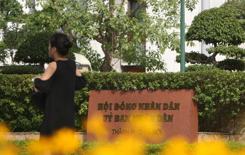 Năm 2017: Công chức Hà Nội không xăm hình, dùng nước hoa phù hợp