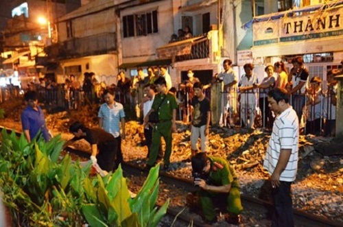 Người đàn ông nghi say xỉn bị tàu hỏa tông văng 30m, tử vong
