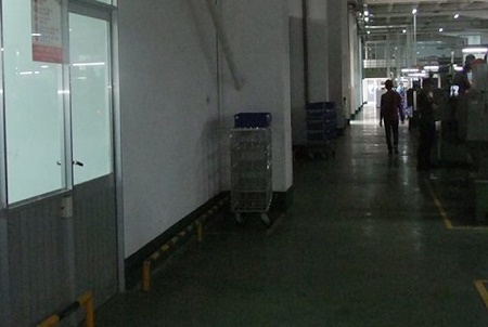 Mâu thuẫn, nam thanh niên cầm kéo đâm thủng tim đồng nghiệp