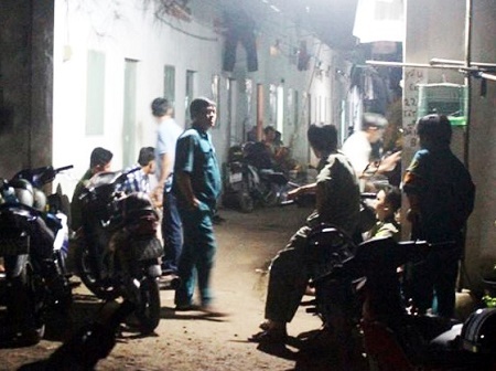 Án mạng trong đêm Giáng sinh, chồng đâm vợ rồi cầm dao tự sát