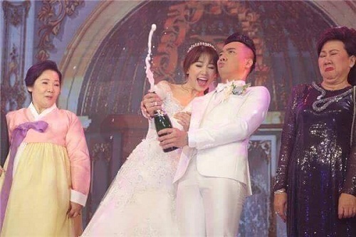 Khoảnh khắc đắt giá nhất trong đám cưới của Trấn Thành và Hari Won