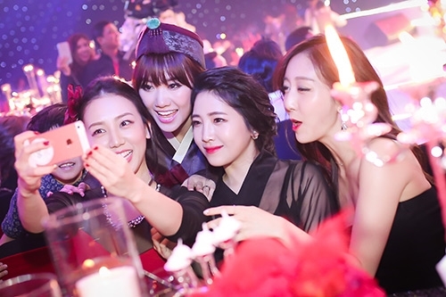 Em gái Hari Won bất ngờ “hot” sau đám cưới chị gái với Trấn Thành