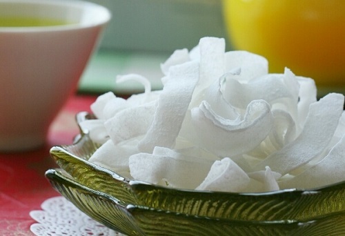 Cho bạn gái trổ tài ngày tết với cách làm mứt dừa gừng lạ vị ăn là thích