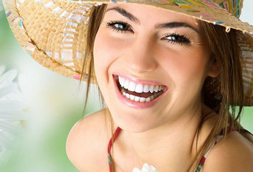 Bật mí cách làm trắng răng bằng mật ong siêu đơn giản