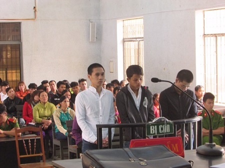 Mâu thuẫn trong cuộc nhậu, thanh niên dùng dao đâm chết người