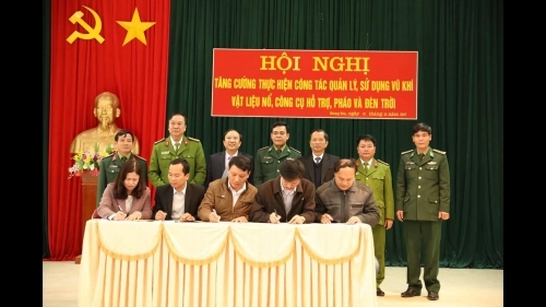 Cùng cam kết để ngày tết ở vùng biên được bình yên không tiếng nổ
