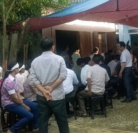 Bị nhắc nhở, 9X cầm dao chém ông nội tử vong