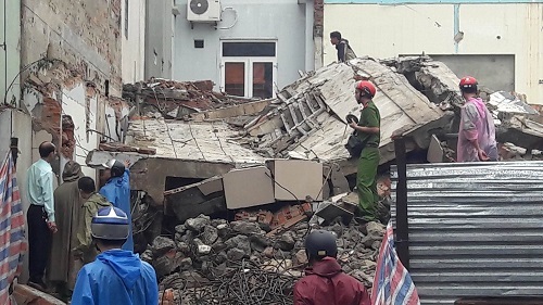 Sập trụ sở cũ báo Đà Nẵng khi đang tháo dỡ, 2 người tử vong
