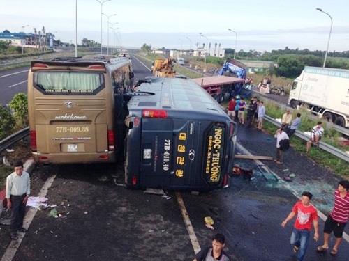 Tai nạn liên hoàn trên cao tốc Long Thành, 10 người nhập viện