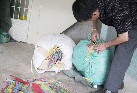 Lâm Đồng: Tiêu hủy gần 3000 đồ chơi bạo lực của trẻ em