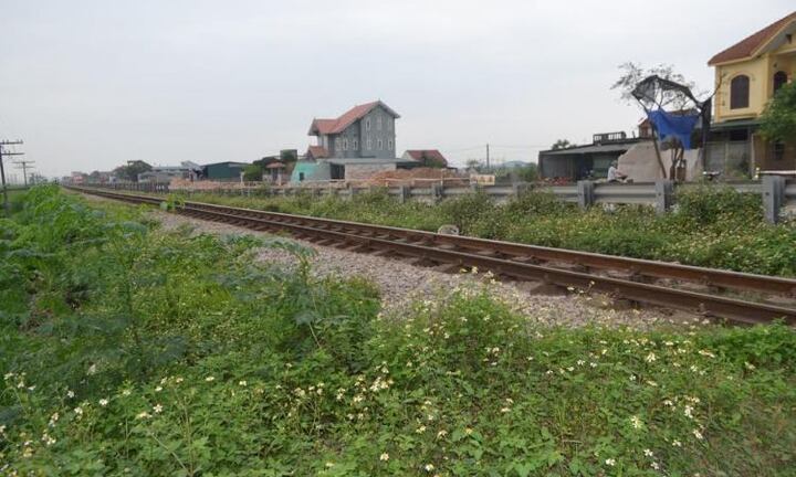 Đi bộ qua đường sắt, một người đàn ông bị tàu hỏa tông tử vong