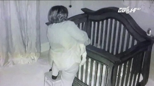 Bà mang cháu mới sinh đến bệnh viện đòi đổi vì... xấu