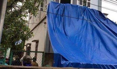 Hà Nội: Mâu thuẫn gia đình, chồng cầm dao đâm vợ tử vong