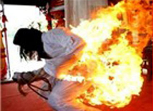 Khởi tố nam thanh niên tưới xăng thiêu sống bạn gái