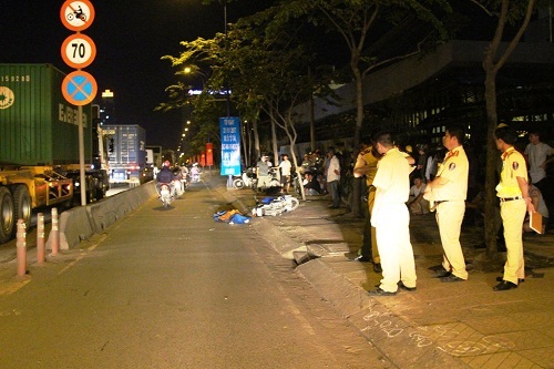 Xe container chạy sai làn, đâm chết người rồi bỏ chạy trong đêm